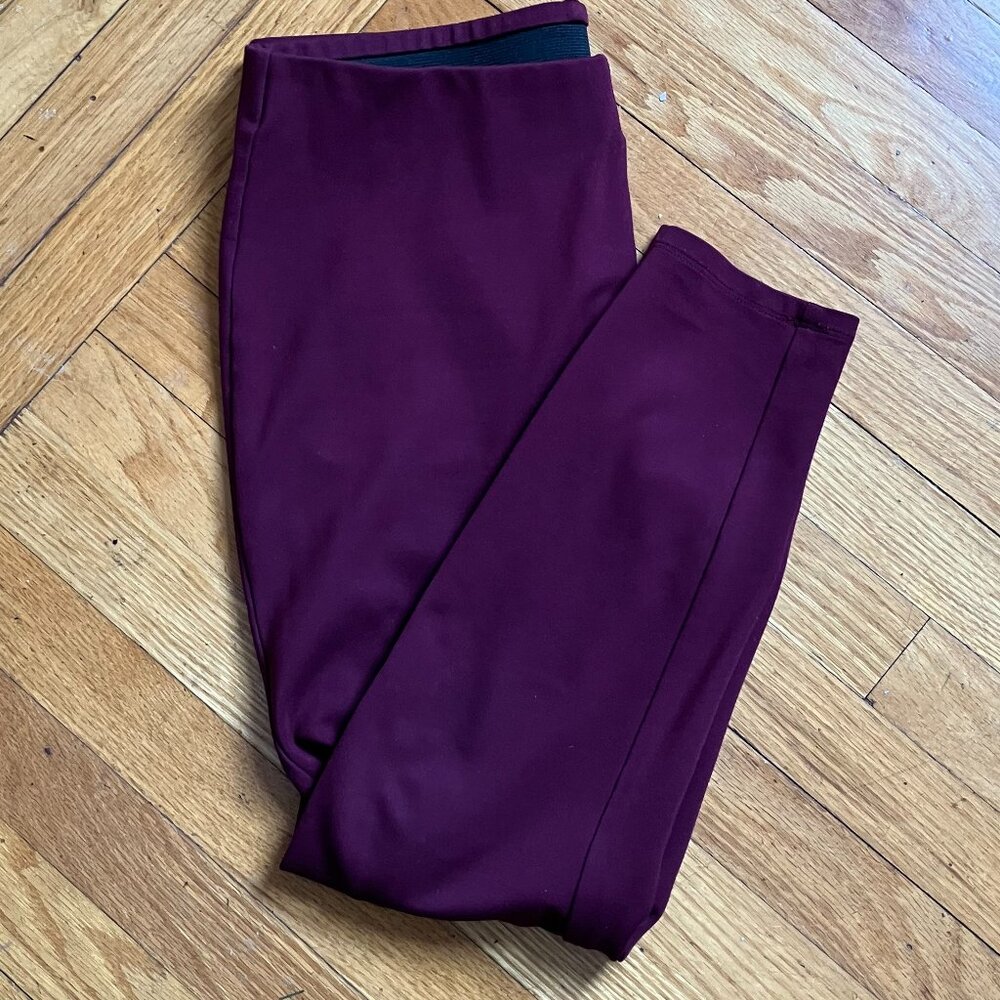 CHICO (Size 1, US 8) Burgandy Tapered Legging